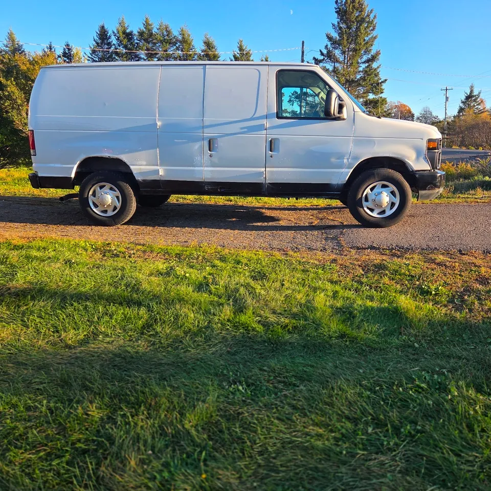 Ford E-250 2013 photo 3