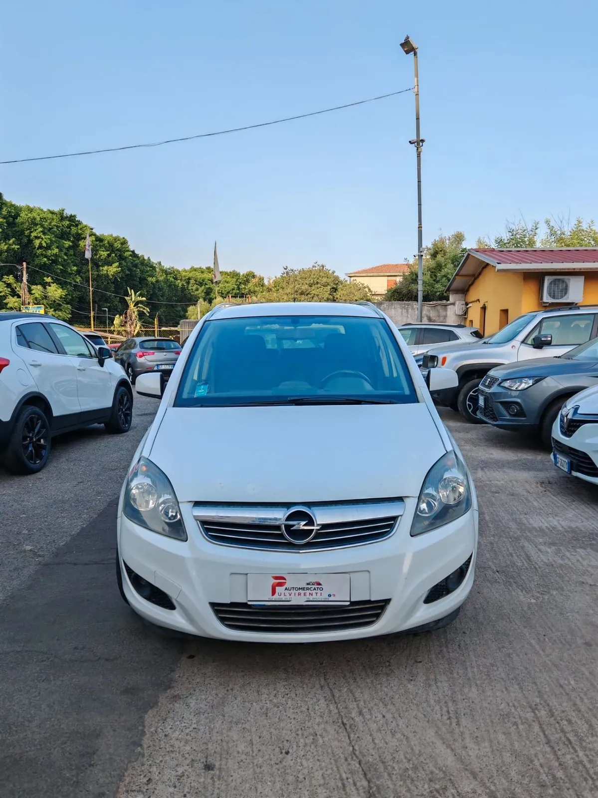 Opel Zafira 2012 photo 2