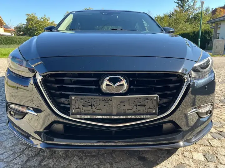 Mazda Mazda3 2018 photo 2