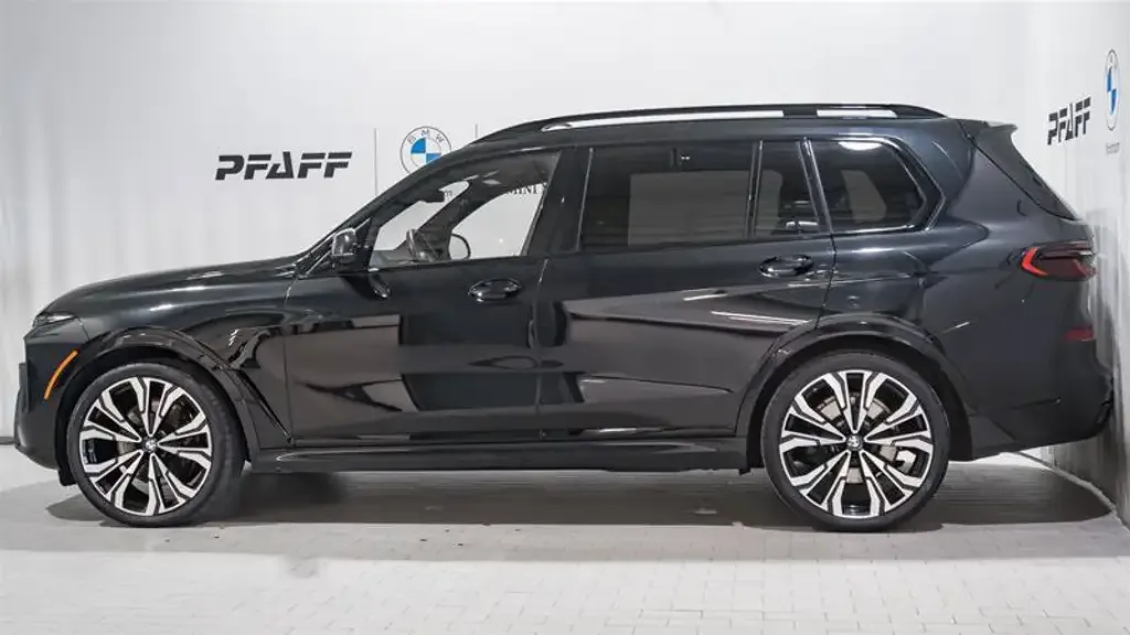 BMW X7 2023 photo 2