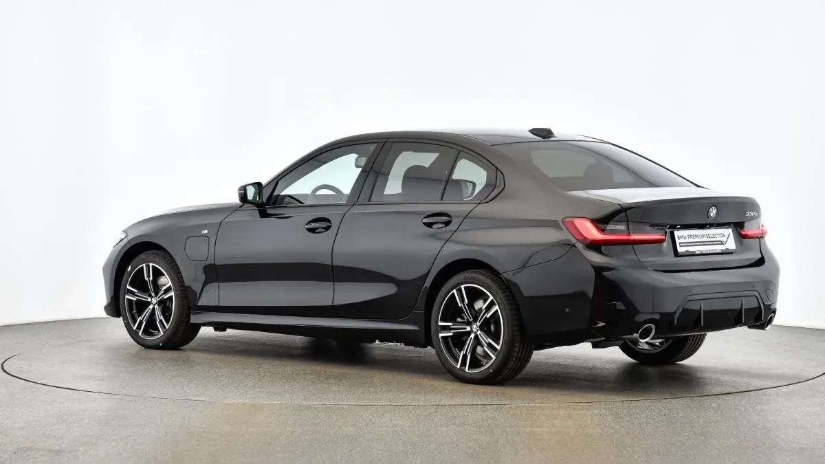 BMW 3 Series 2025 photo 3