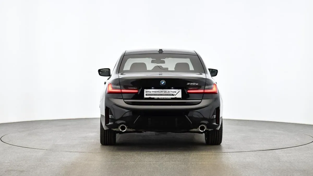BMW 3 Series 2025 photo 2