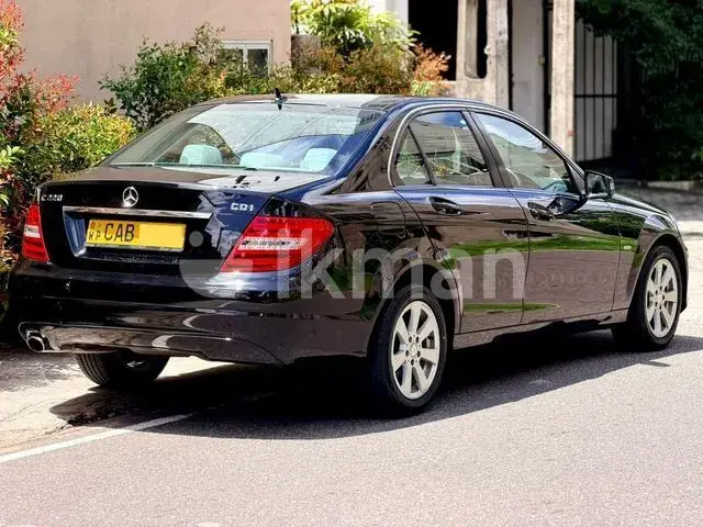 Mercedes-Benz C220 2013 photo 2