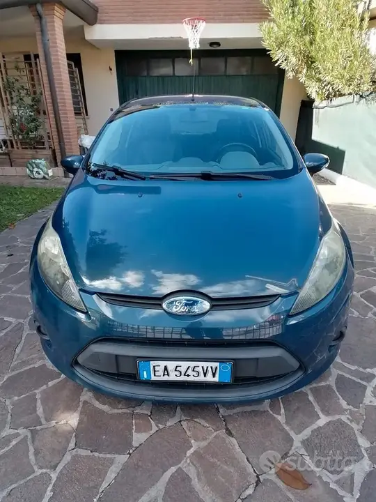 Ford Fiesta 2010 photo 2