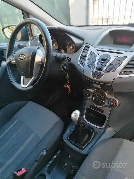Ford Fiesta 2010 photo 5