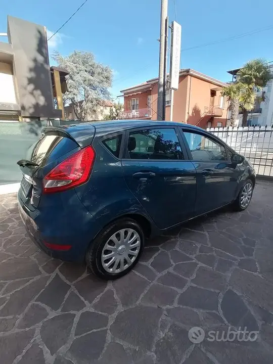 Ford Fiesta 2010 photo 3