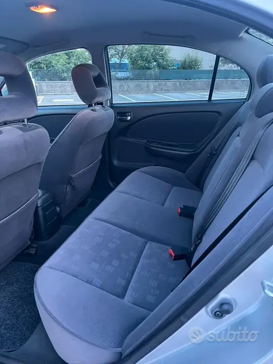 Toyota Avensis 2001 photo 4