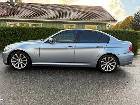 BMW 318D 2011 photo 3