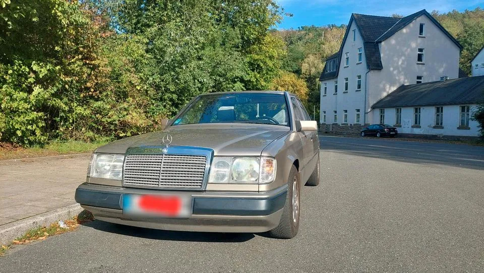 Mercedes-Benz E230