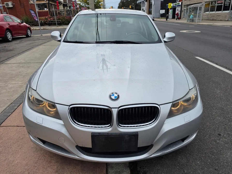BMW 3 Series 2010 photo 2