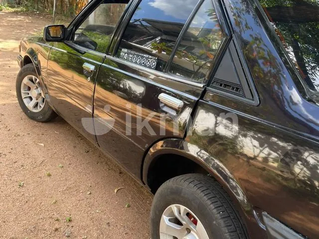 Toyota Carina 1983 photo 2