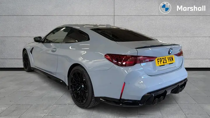 BMW M4 2025 photo 2