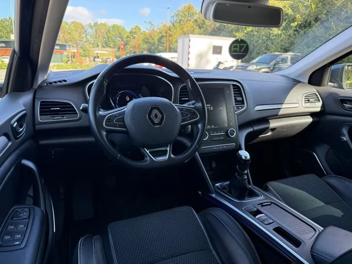 Renault Mégane 2018 photo 2