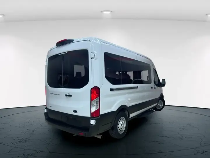 Ford Transit 2023 photo 3