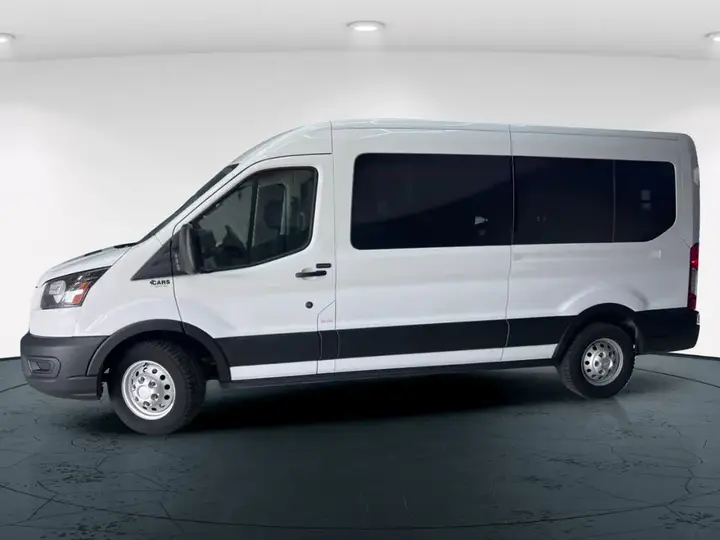 Ford Transit 2023 photo 2