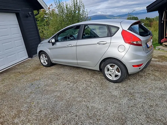Ford Fiesta 2011 photo 3