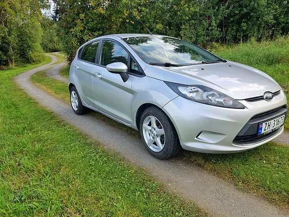 Ford Fiesta 2011 photo 2