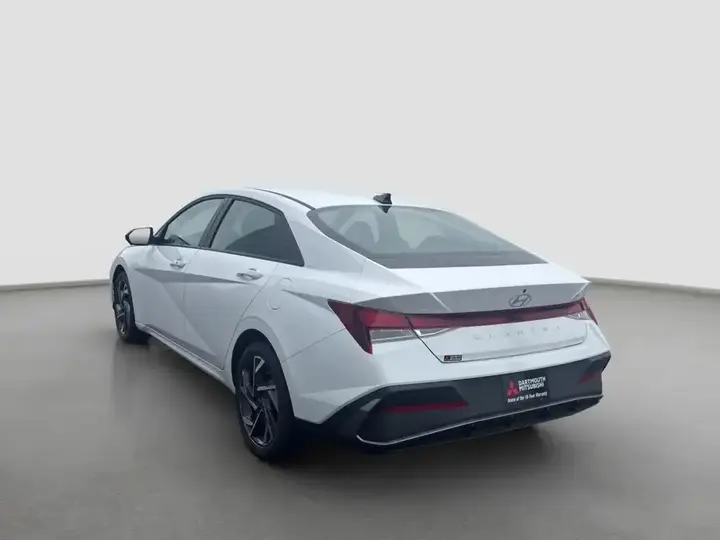 Hyundai Elantra 2025 photo 3