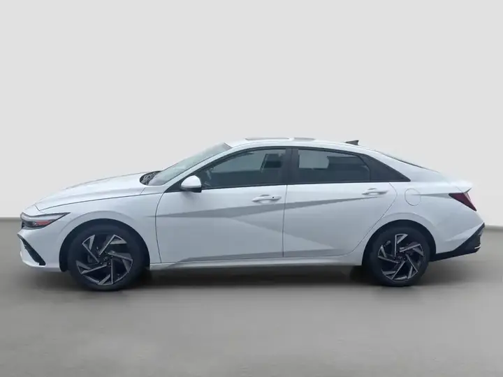 Hyundai Elantra 2025 photo 2