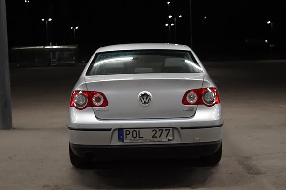 Volkswagen Passat 2010 photo 4