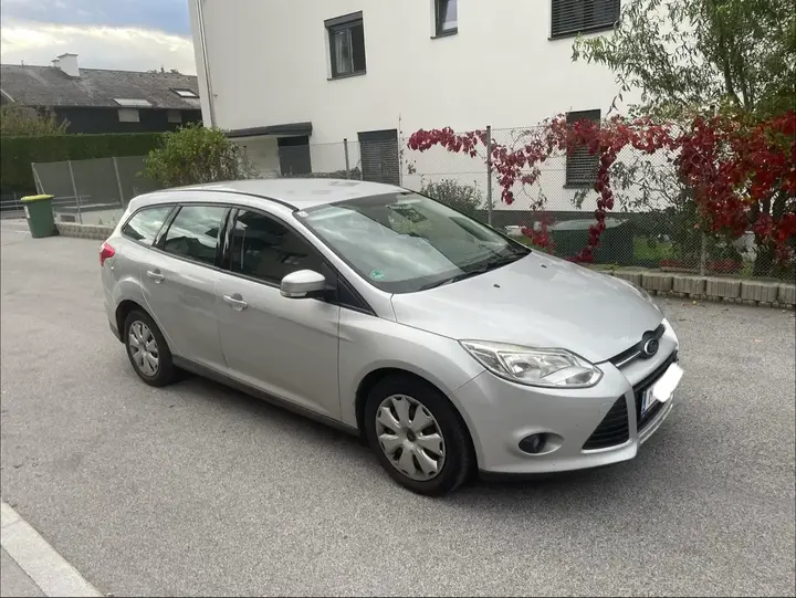 Ford Focus 2012 photo 2