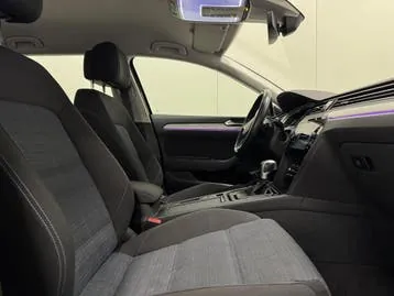 Volkswagen Passat 2022 photo 2