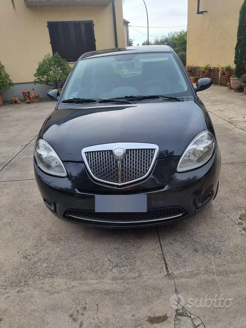 Lancia Ypsilon