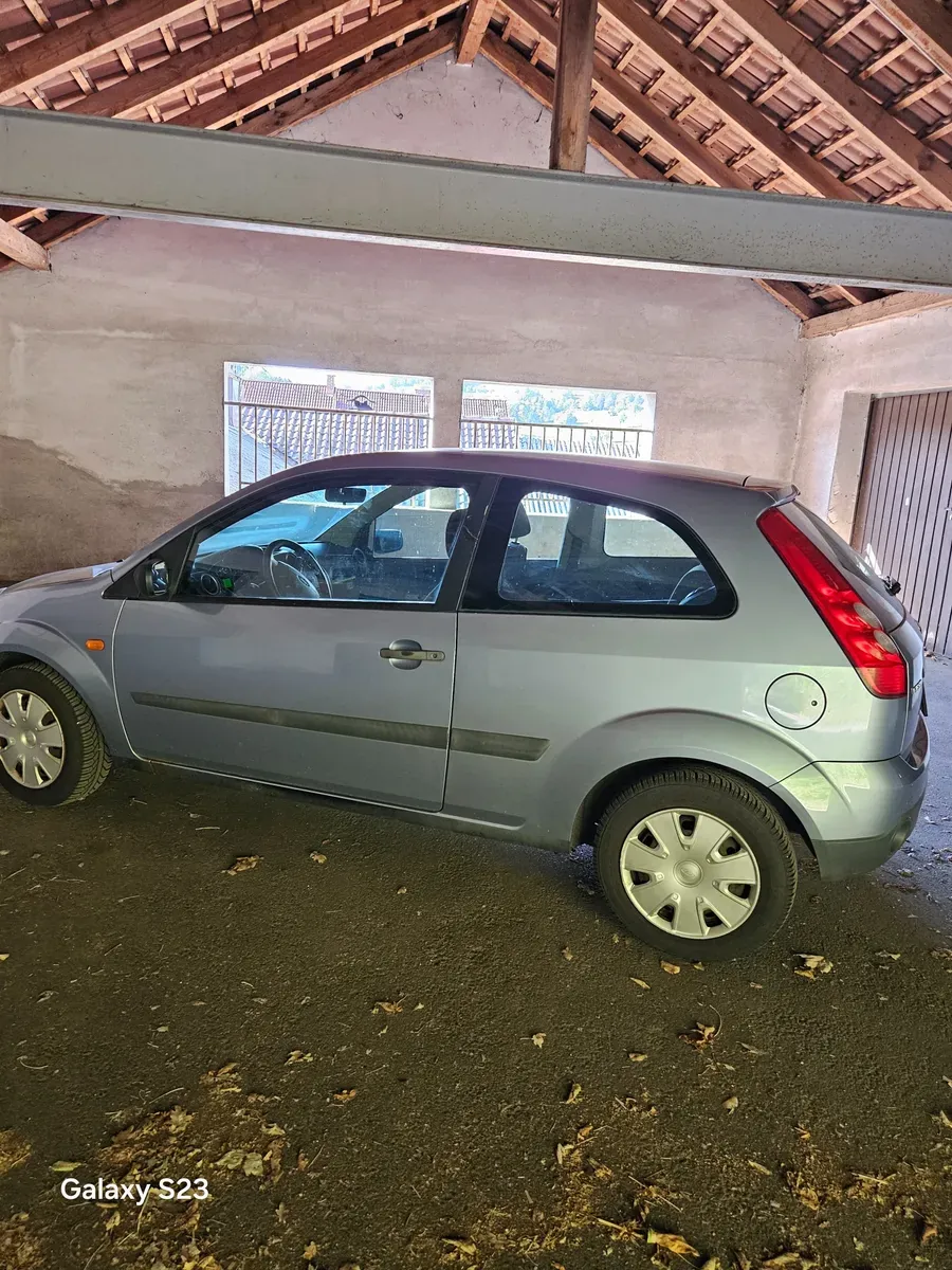 Ford Fiesta 2006 photo 2