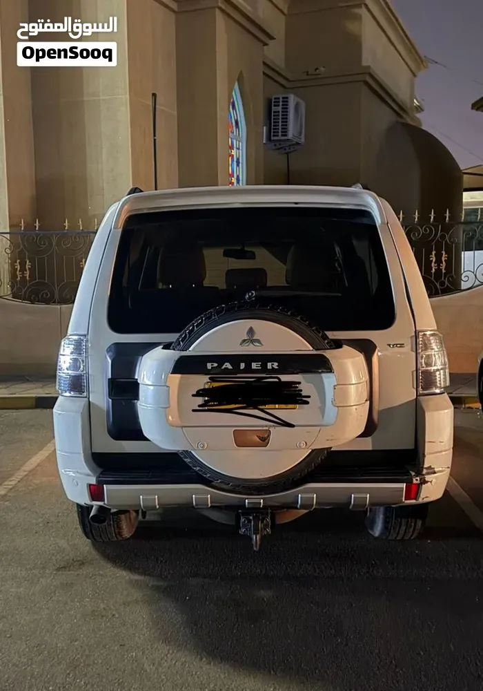 Mitsubishi Pajero 2012 photo 2