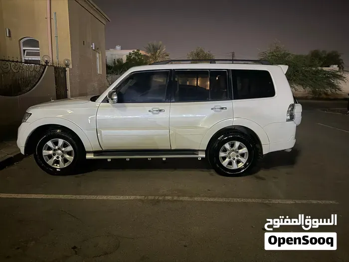 Mitsubishi Pajero 2012 photo 4
