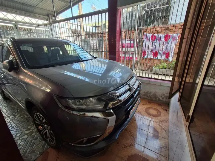 Mitsubishi Outlander photo 2