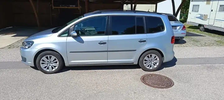 Volkswagen Touran 2015 photo 2