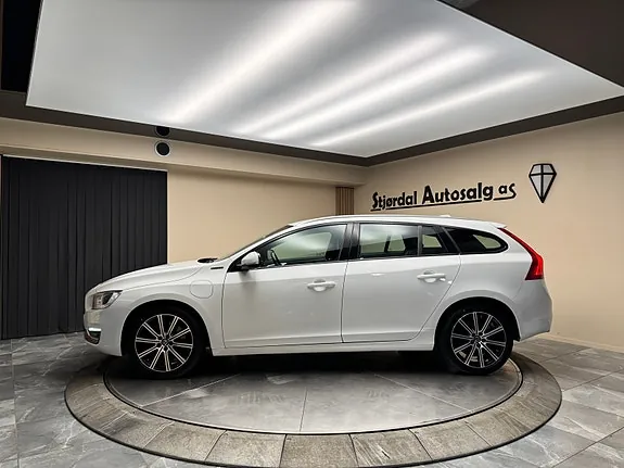 Volvo V60 2017 photo 2