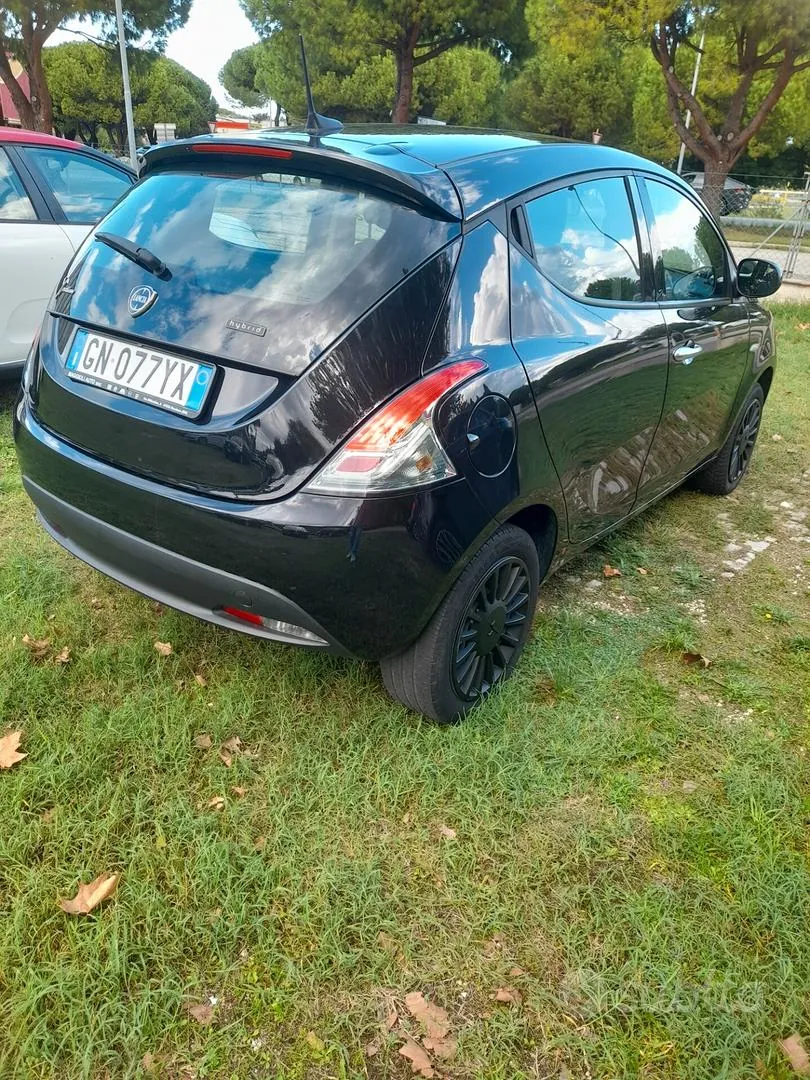 Lancia Ypsilon 2023 photo 2