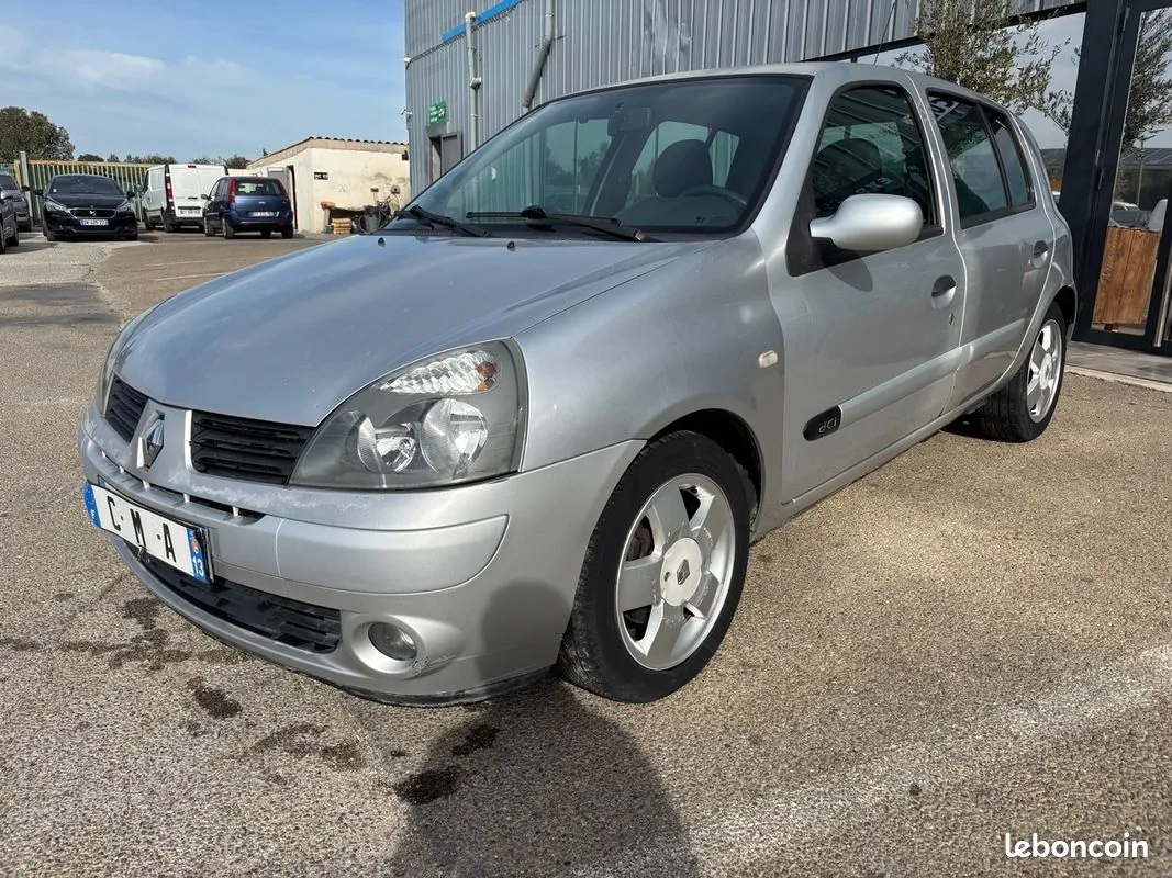 Renault Clio 2005 photo 2