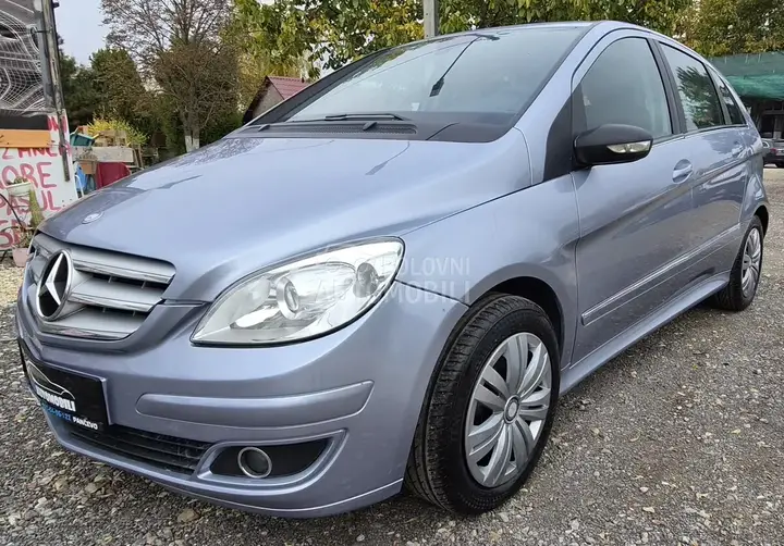 Mercedes-Benz B 180 2010 photo 2