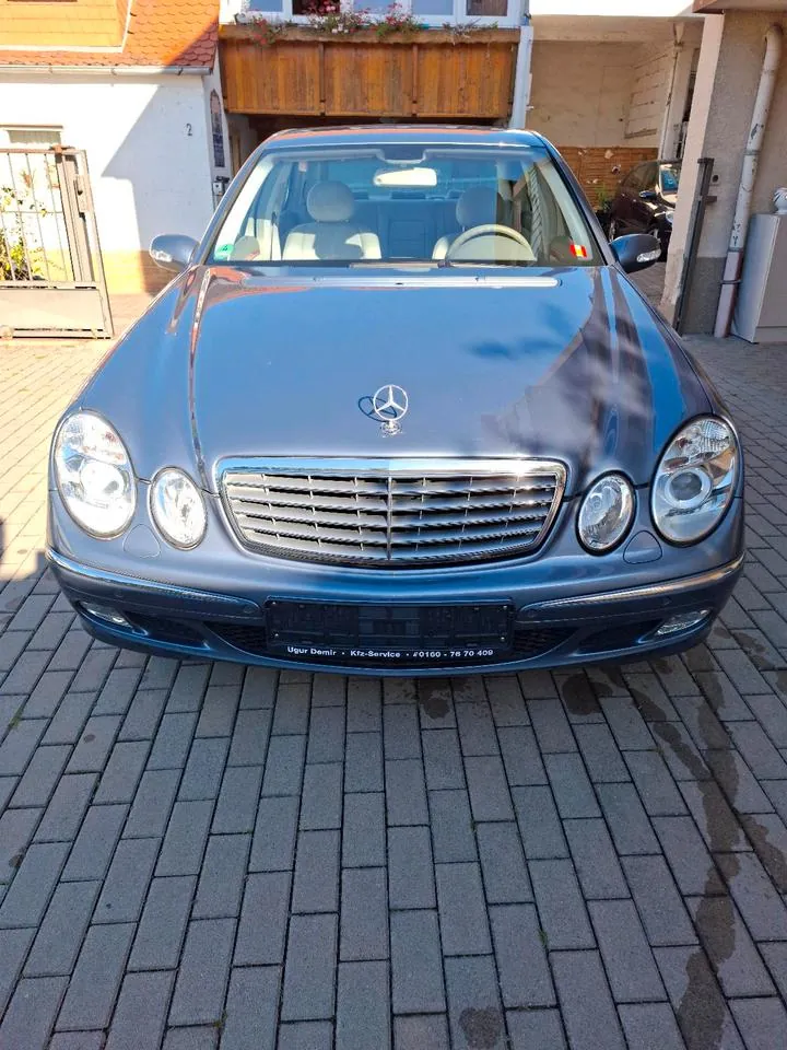 Mercedes-Benz E 240