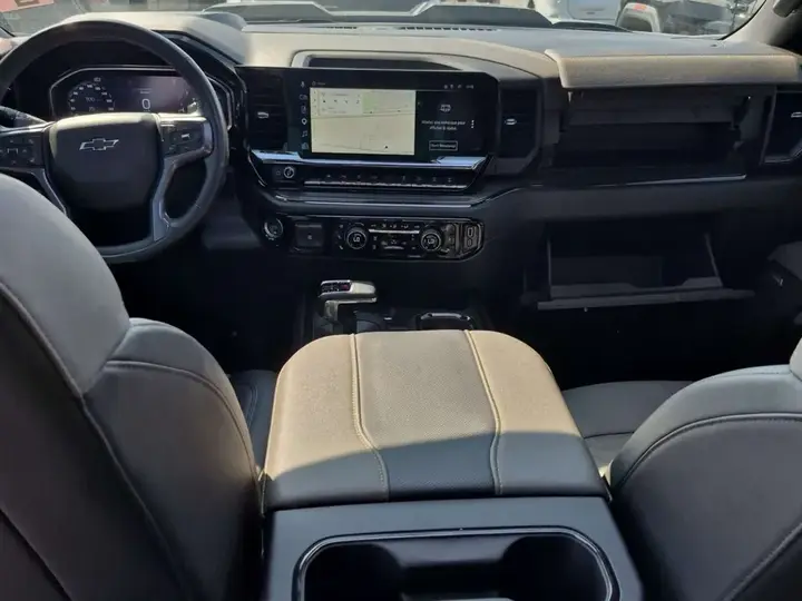 Chevrolet Silverado 1500 2025 photo 2