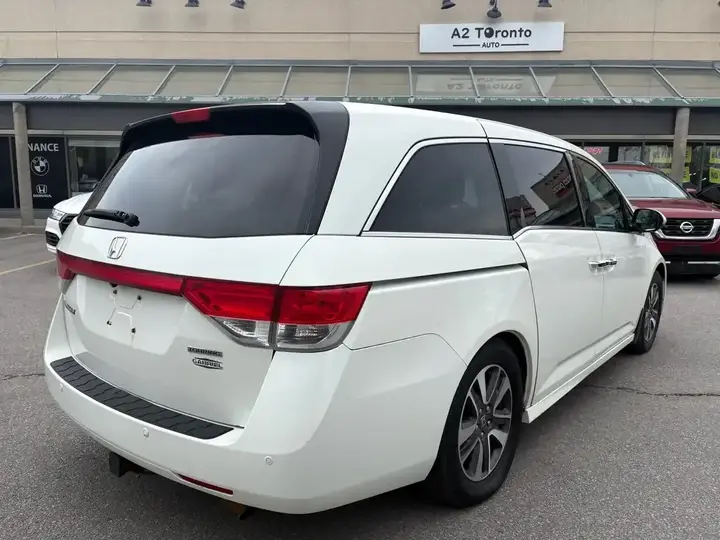 Honda Odyssey 2015 photo 4