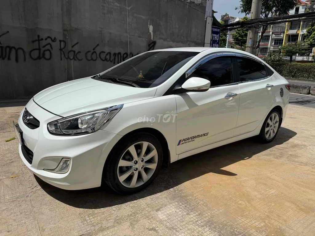 Hyundai Accent 2013 photo 2