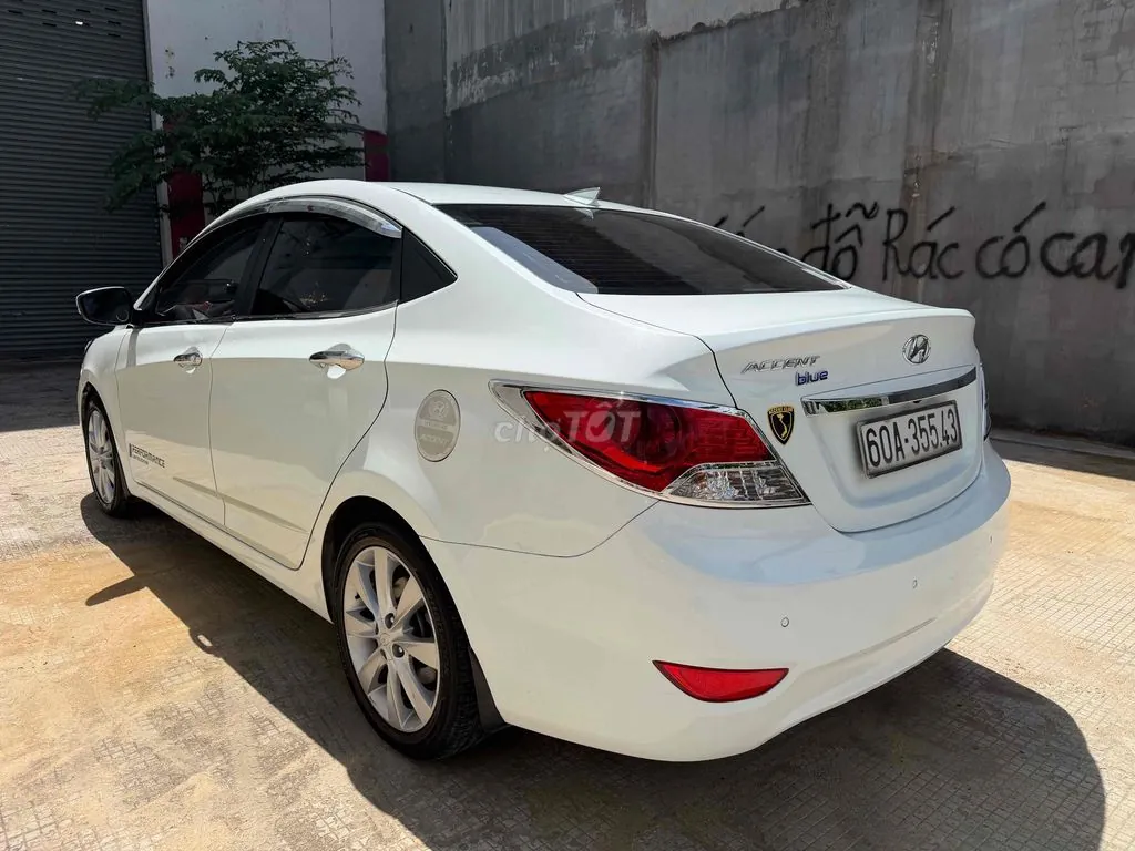 Hyundai Accent 2013 photo 5