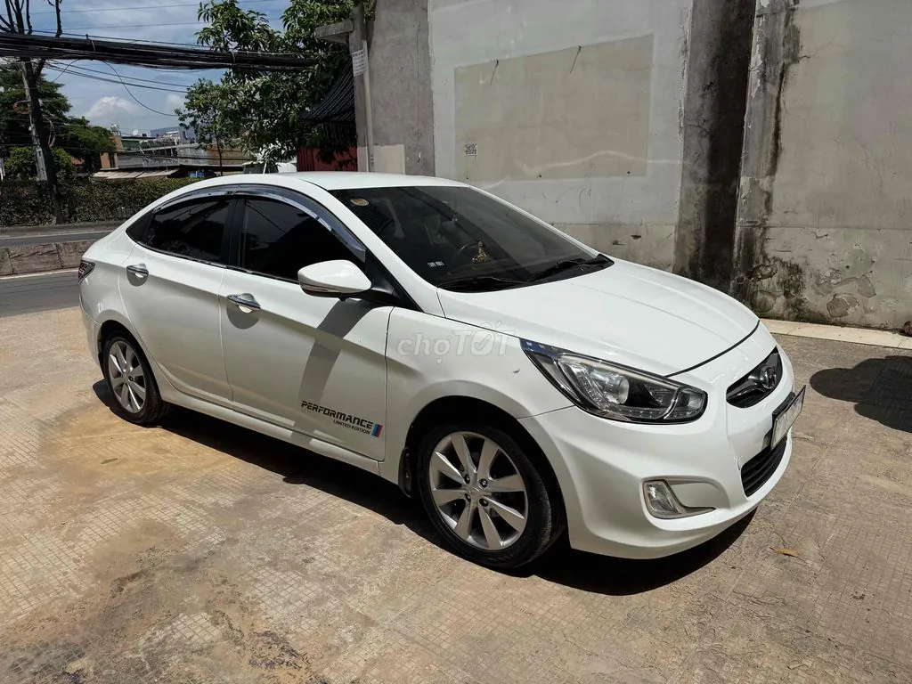 Hyundai Accent 2013 photo 3