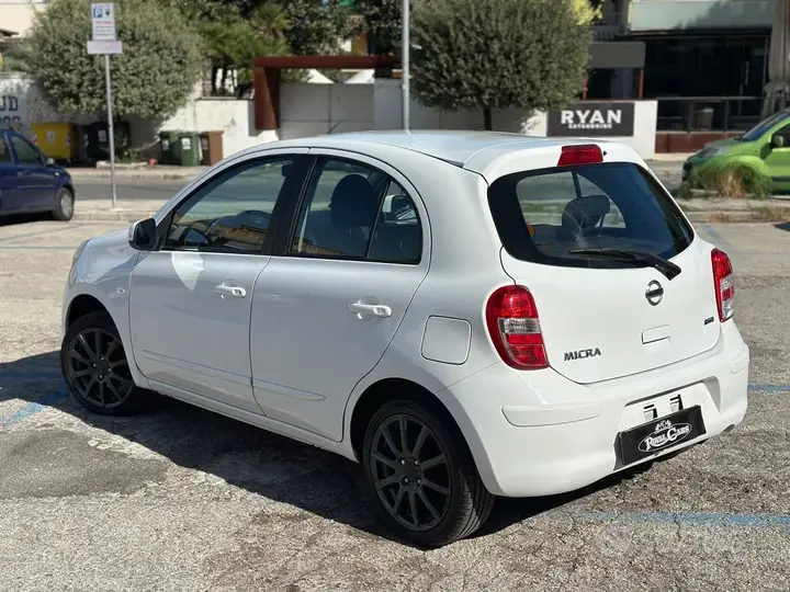 Nissan Micra 2011 photo 4