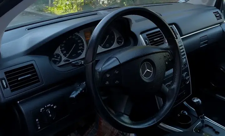 Mercedes-Benz B-Class 2010 photo 3