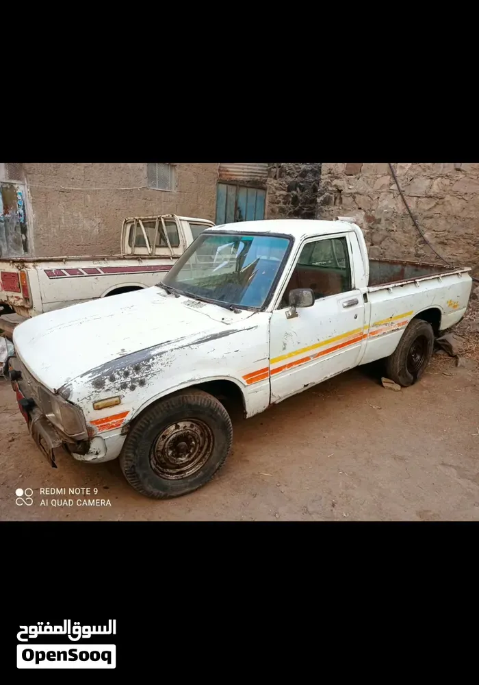 Toyota Hilux 1982 photo 2