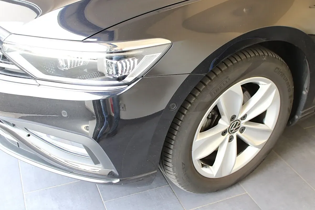 Volkswagen Passat 2023 photo 2
