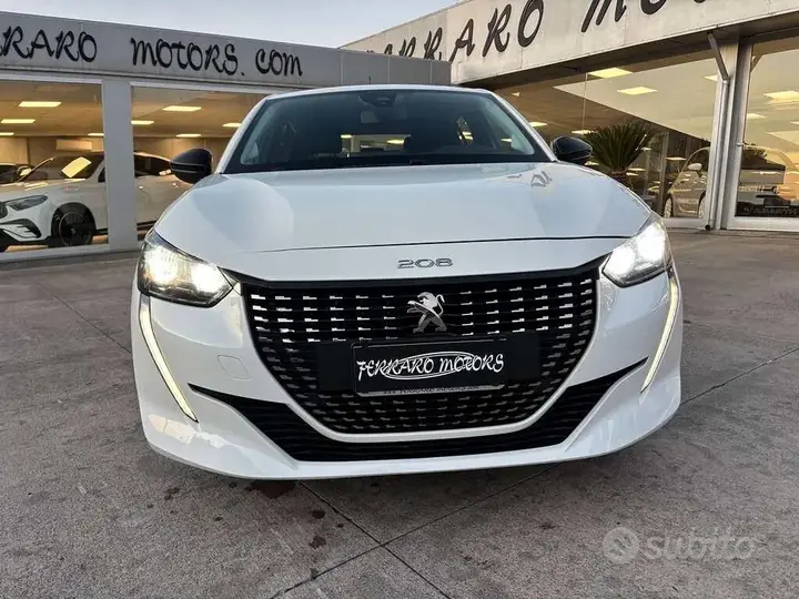 Peugeot 208 2023 photo 2