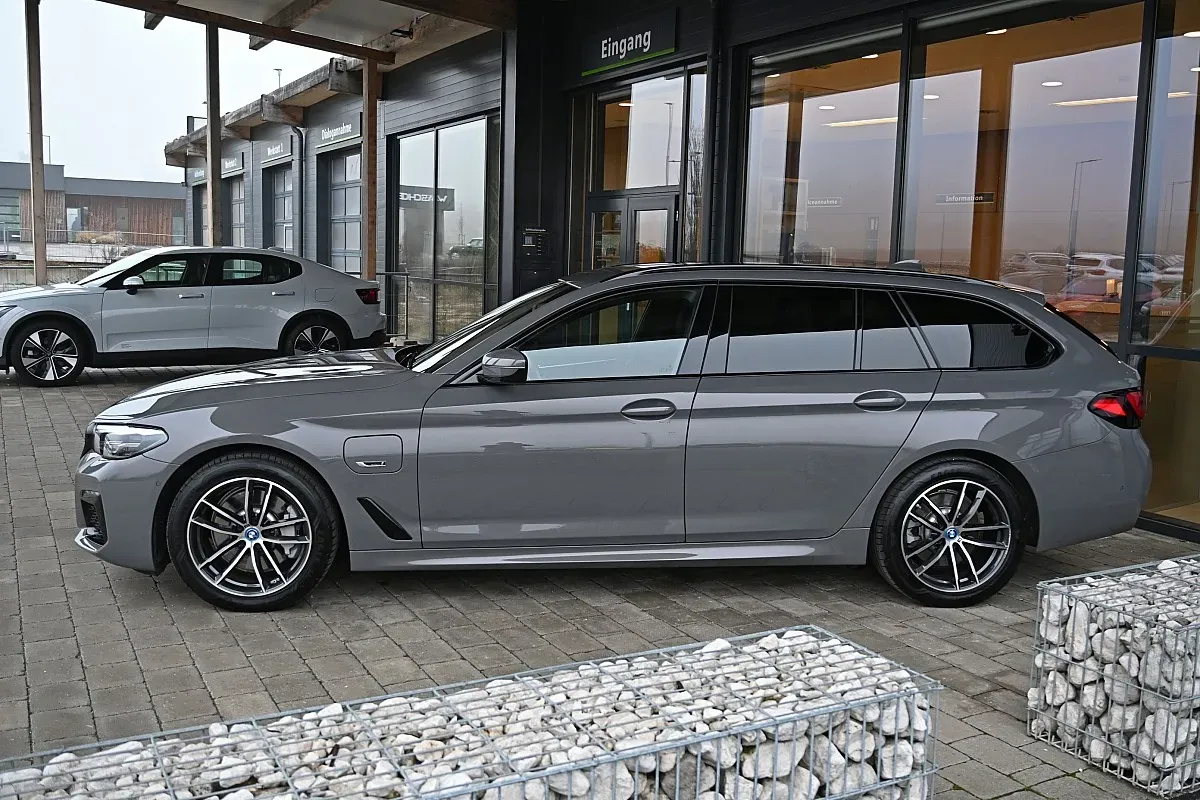 BMW 5 Series 2021 photo 2