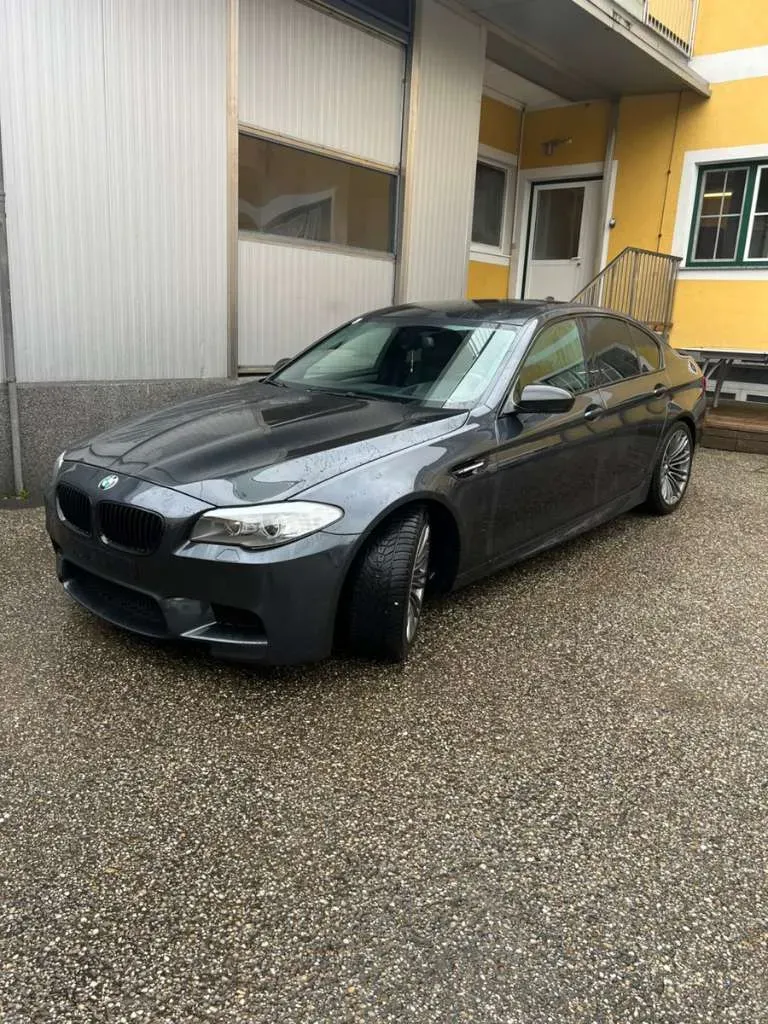 BMW 5 Series 2012 photo 2