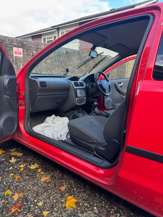 Vauxhall Corsa 2004 photo 3
